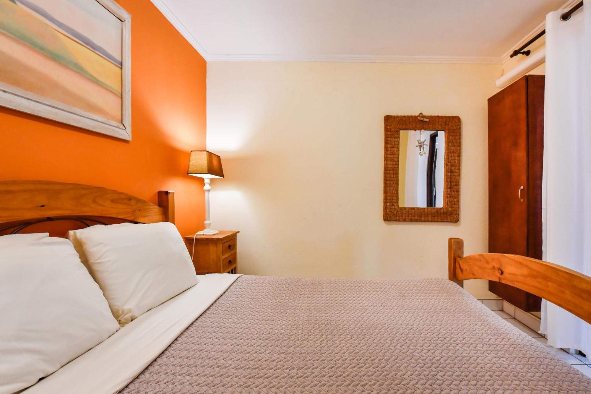 Brisas Studio Apartments (Adults Only) Палм Бийч Екстериор снимка