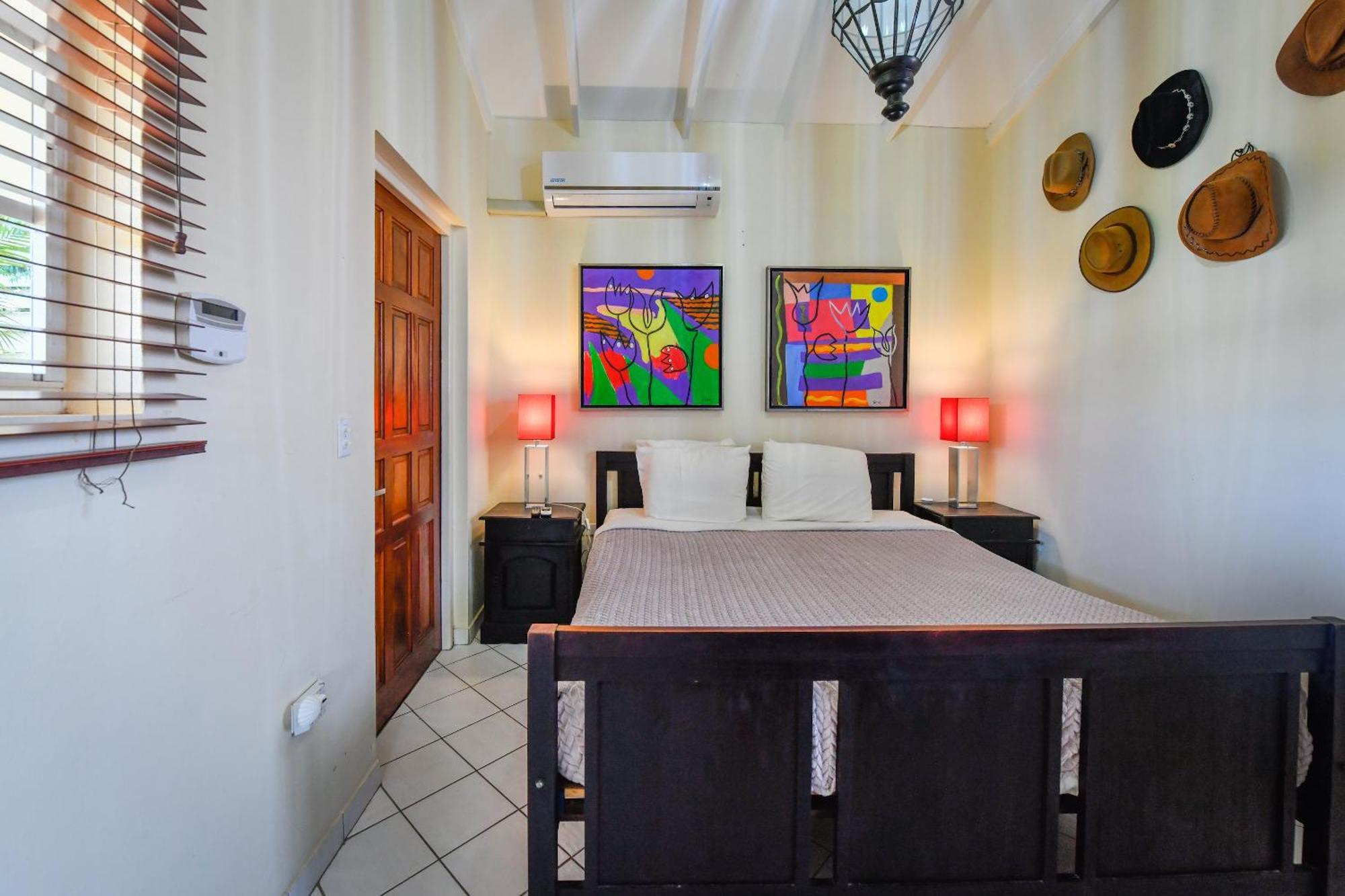 Brisas Studio Apartments (Adults Only) Палм Бийч Екстериор снимка