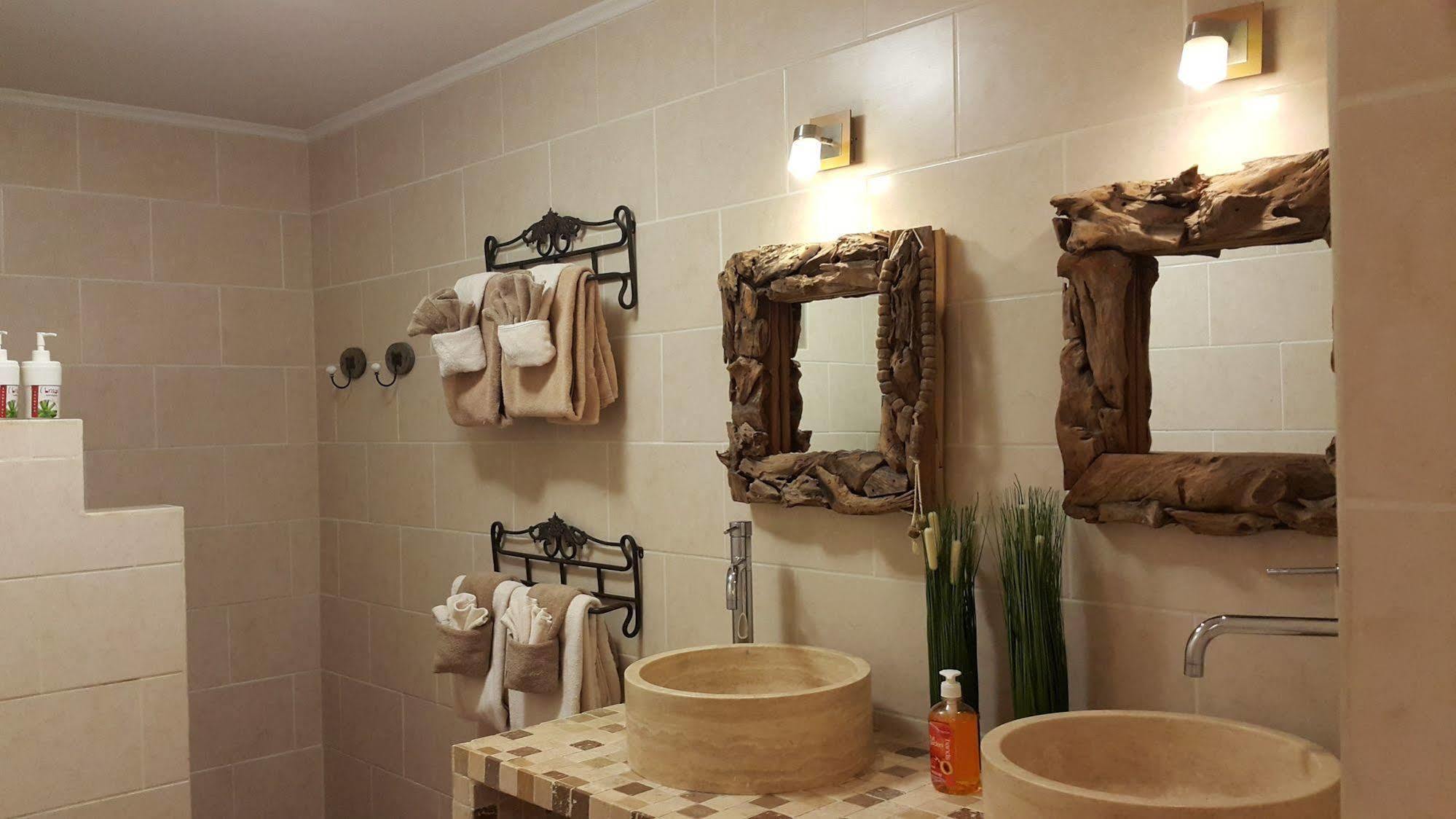 Brisas Studio Apartments (Adults Only) Палм Бийч Екстериор снимка