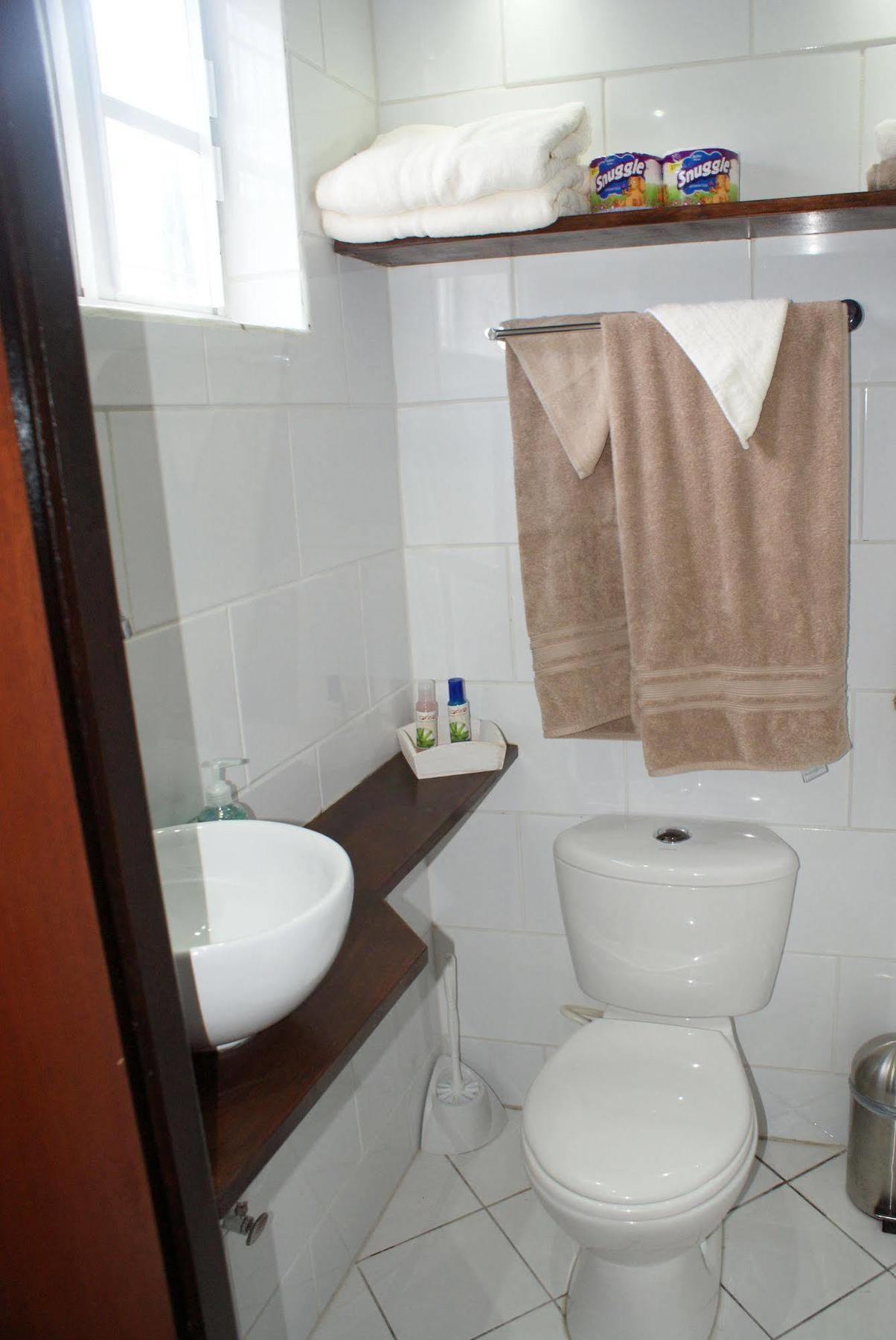 Brisas Studio Apartments (Adults Only) Палм Бийч Екстериор снимка