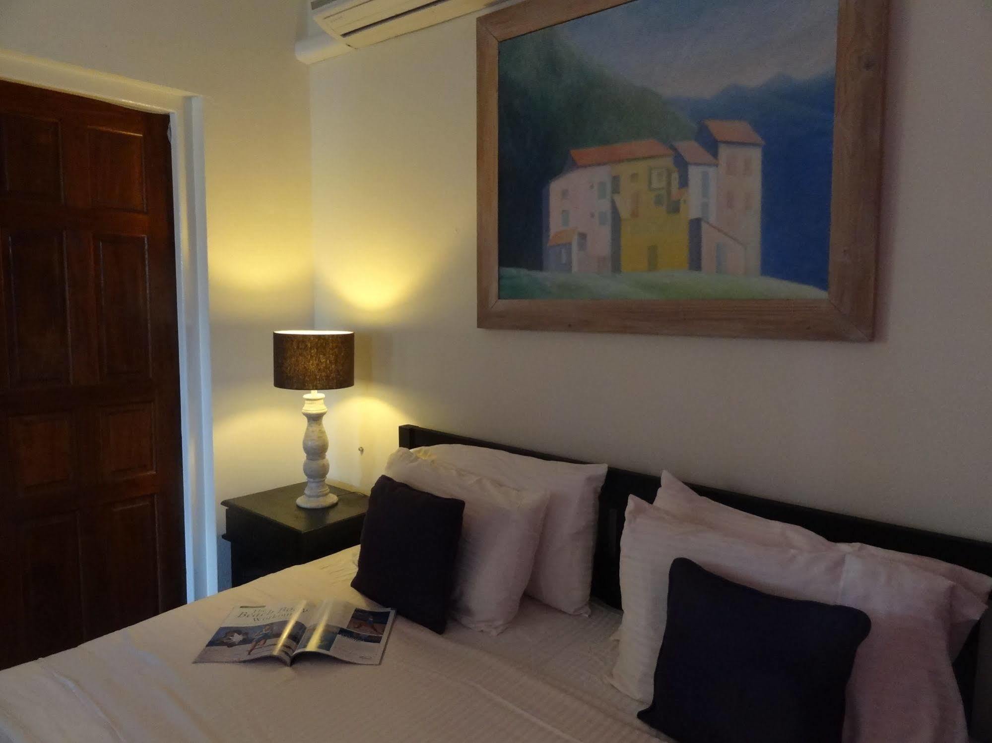 Brisas Studio Apartments (Adults Only) Палм Бийч Екстериор снимка